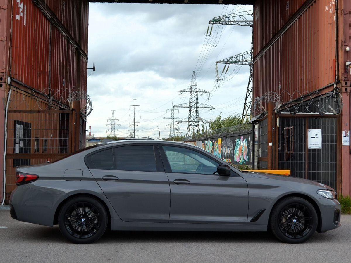 BMW 5-Series 2022, фото 5